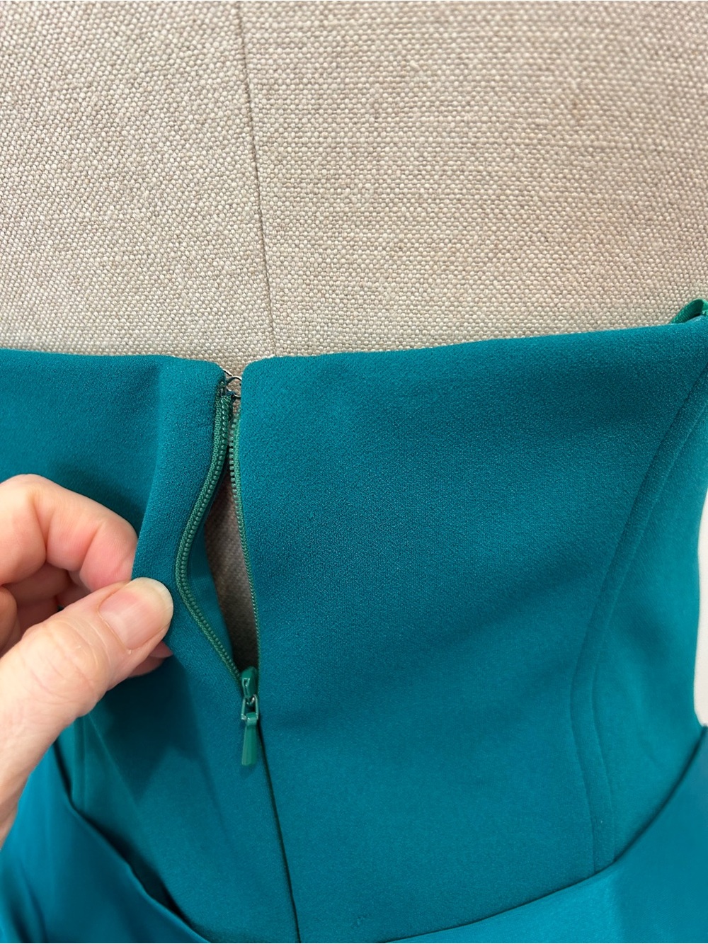 BETSY & ADAM - Strapless Mixed Media Teal Gown Size 6 - Picture 11 of 15